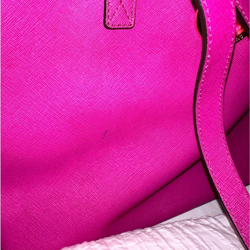 Michael Kors Jet Set Medium Travel Tote - Picture 4 of 5